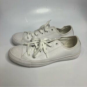 Converse white leather sneakers‎ unisex sizing women’s size 8 men’s size 6